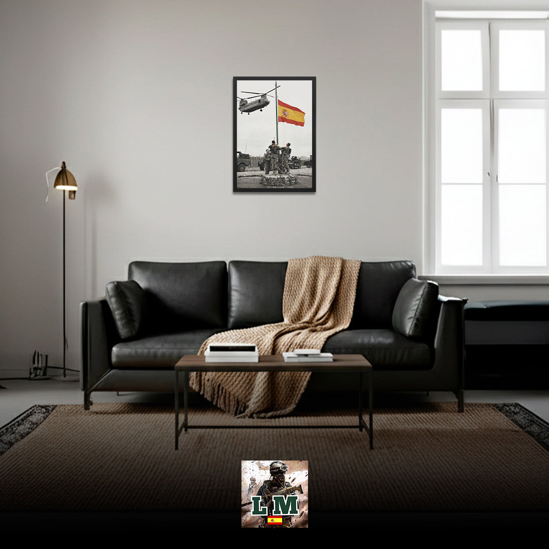 ALZANDO BANDERA ESPAÑA | PÓSTER