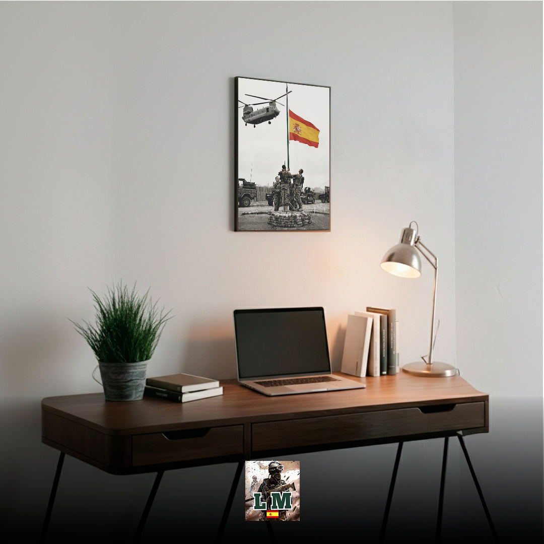 ALZANDO BANDERA ESPAÑA | PÓSTER